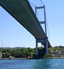 Der Unterwasser-Tunnel soll die Bosporus-Br&uuml;cken entlasten 