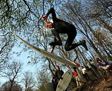 Die Eisbachwelle macht M&uuml;nchen zum Surfspot