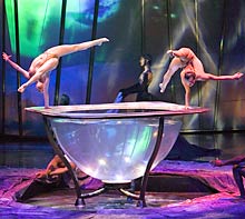 Akrobatik und viel Haut bei Zumanity