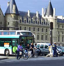 Vorsicht im franz&ouml;sischen Stra&szlig;enverkehr  