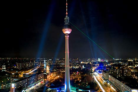 Zauberhafter Blick &uuml;ber Berlin im Farbenmeer des Festival of Lights&trade; 2008