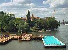 Au&szlig;enansicht des Badeschiffes