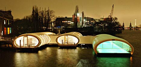 Das Berliner Badeschiff verwandelt sich im Winter in eine Wohlf&uuml;hloase