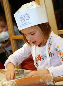 Pl&auml;tzchen backen in Christkindls Werkstatt