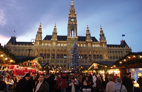 Der Wiener Adventzauber am Wiener Rathaus gilt als Europas kinderfreundlichster Weihnachtsmarkt