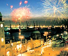 Landungsbr&uuml;cken Feuerwerk