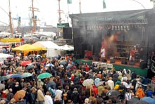 Live-Musik an der Elbe