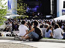 Besucher beim Elbjazz 