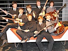 Die Beatles echt und in Wachs