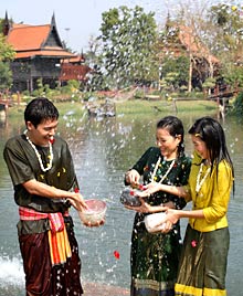 Wasserschlacht zum Songkran-Fest