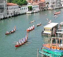 Ruderboote in Venedig