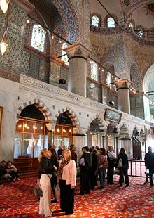 Im Inneren der Blauen Moschee
