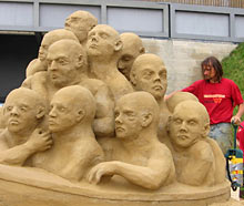 Ulrich Baentsch an einer Skulptur