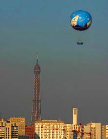 &Uuml;ber den D&auml;chern von Paris 