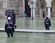 Das Hochwasser trifft Venedig immer &ouml;fter