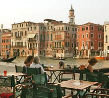 Restaurant mit Terrasse am Canale