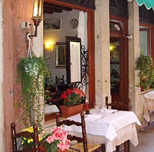 Eingang zu einer h&uuml;bschen Trattoria