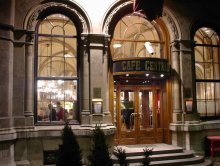 Eingang zum Caf&eacute; Central