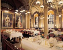 Im Caf&eacute; Central