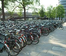 So parkt man Fahrr&auml;der in Amsterdam