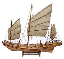 Kleine Holz-Dschunke