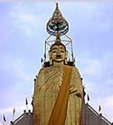 Buddhastatue im Wat Indravihan