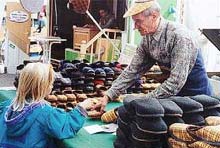 G&uuml;nter J&uuml;nemann bei einem Stra&szlig;enfest