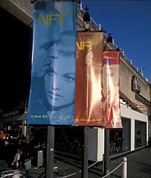 Fahnen vor dem National Film Theatre