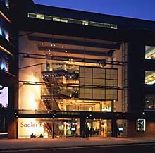 Sadlers Wells bei Nacht