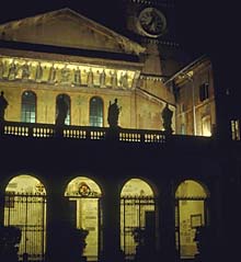 Santa Maria in Trastevere bei Nacht