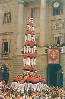 Menschenpyramide auf der Pla&ccedil;a de Sant Jaume