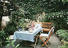 Fr&uuml;hst&uuml;ck im Garten