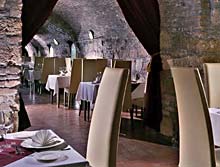 Restaurant mit Natursteingew&ouml;lbe