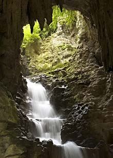  Wasserfall im Parc des Buttes-Chaumont