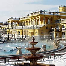 Sz&eacute;chenyi Bad im Schnee