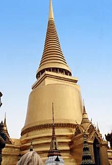 Phra Sri Rattana Chedi im Wat Phra Kaeo