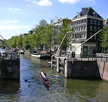 Gracht mit Ruderern