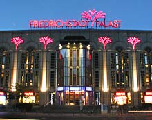 Friedrichstadtpalast am Abend