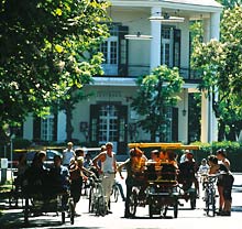 Stra&szlig;e vor dem Lusthaus