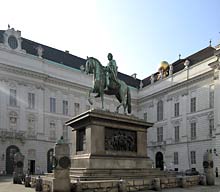 Denkmal auf dem Josephsplatz