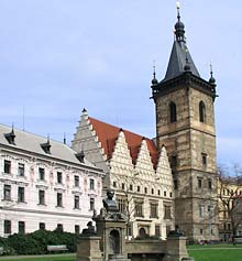 Das Neust&auml;dter Rathaus am Karlsplatz