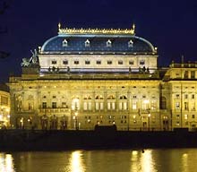 Das Nationaltheater in der Nacht
