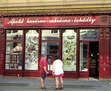 Fassade des Feinkostgesch&auml;ftes