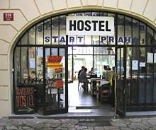 Eingang zum Ostrov Hostel