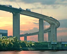 Die K&ouml;hlbrandbr&uuml;cke in der D&auml;mmerung