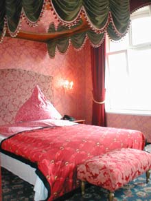 Kitsch im ehemaligen Bordell