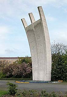 Luftbr&uuml;ckendenkmal am Flughafen
