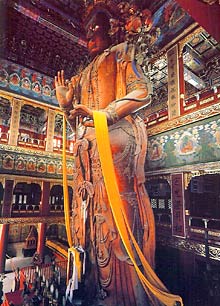 Die 18 Meter hohe Buddhastatue aus Holz Die 18 Meter hohe Buddhastatue aus Holz