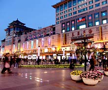 Gesch&auml;fte in der Wangfujing Dajie