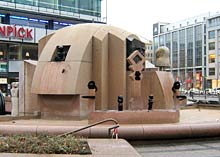 Weltkugelbrunnen am Europacenter